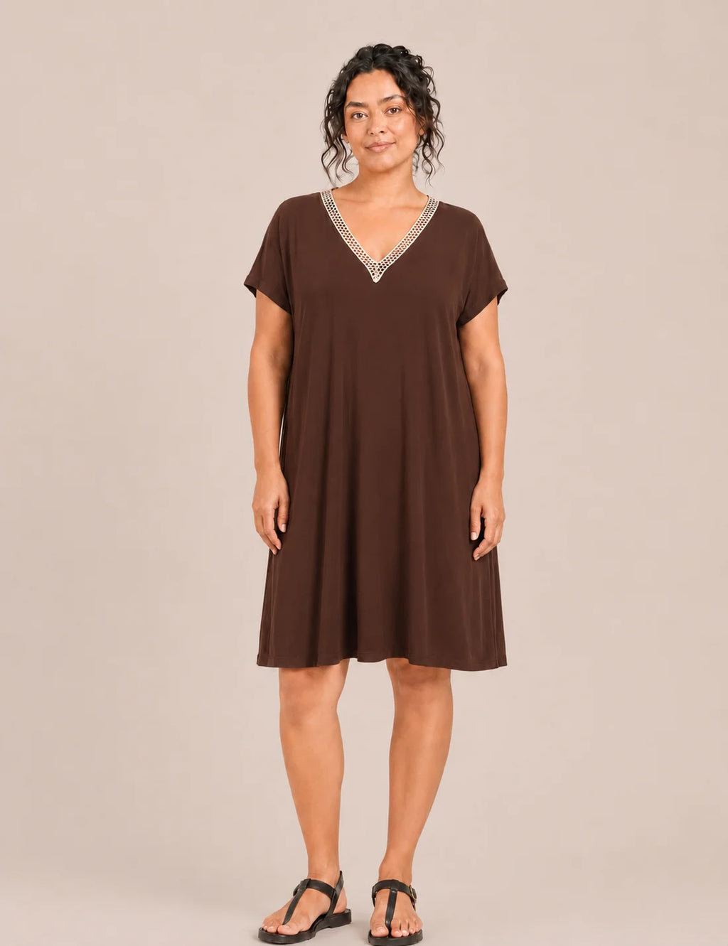 Vestido Cuello Crochet Marrón