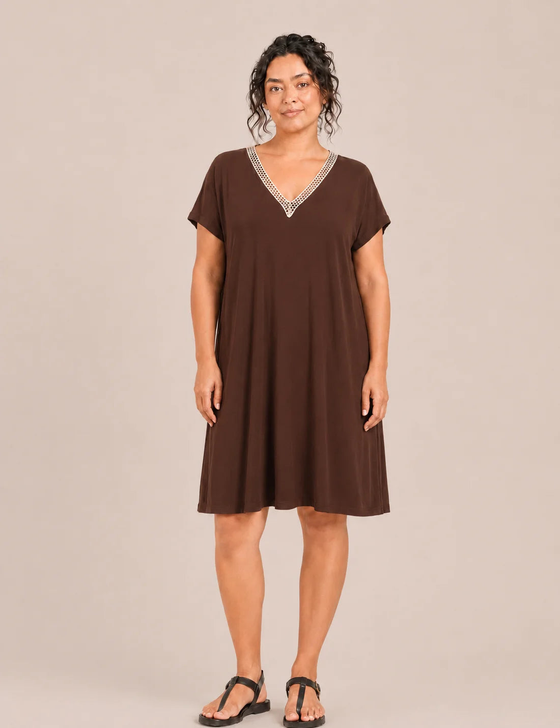 Vestido Cuello Crochet Marrón