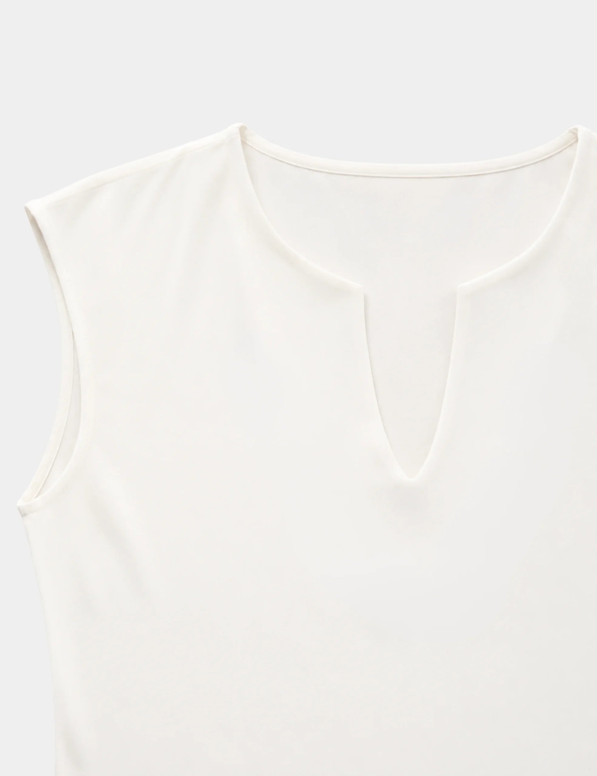 Camiseta Abertura Cuello Blanca