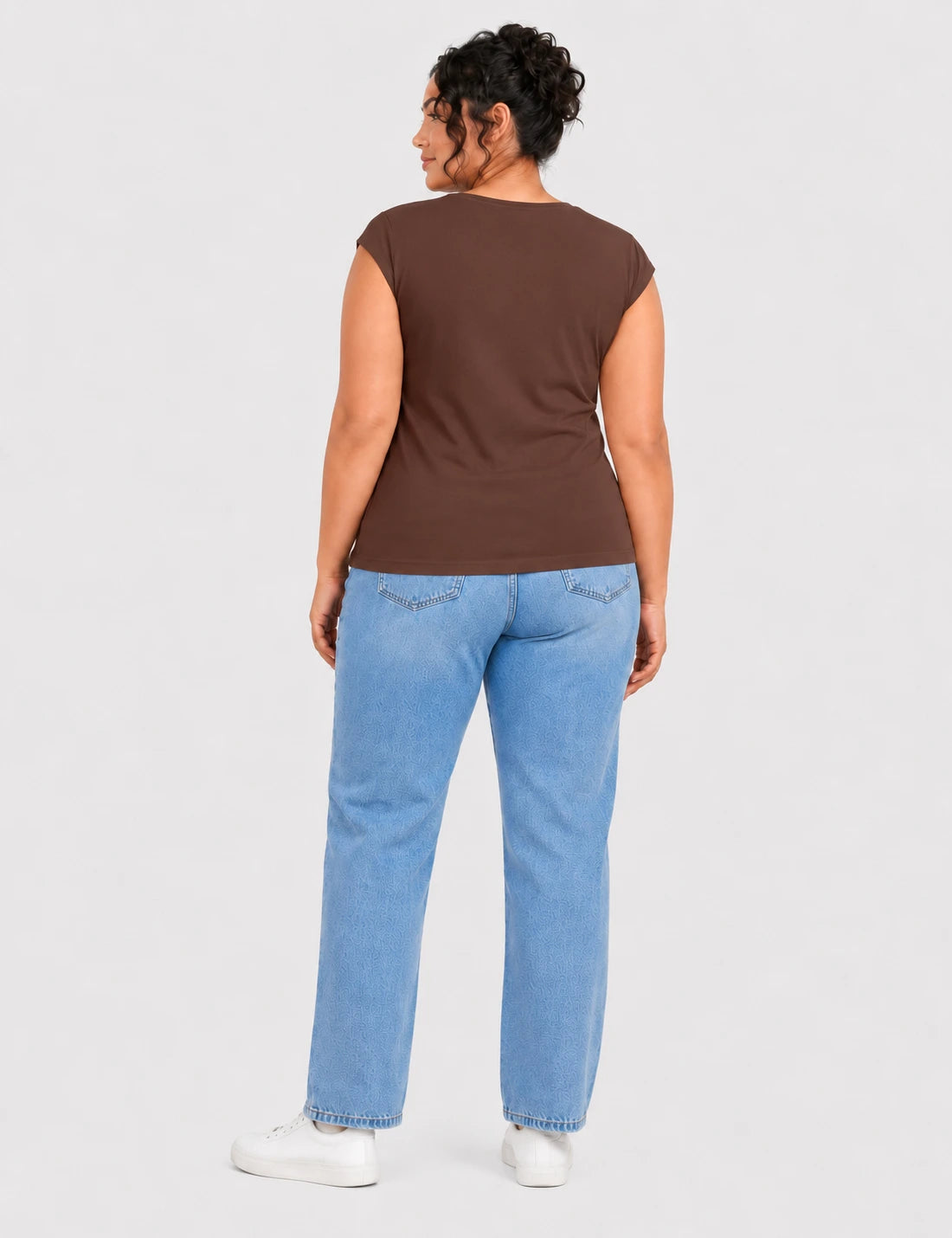 Camiseta Abertura Cuello Marrón