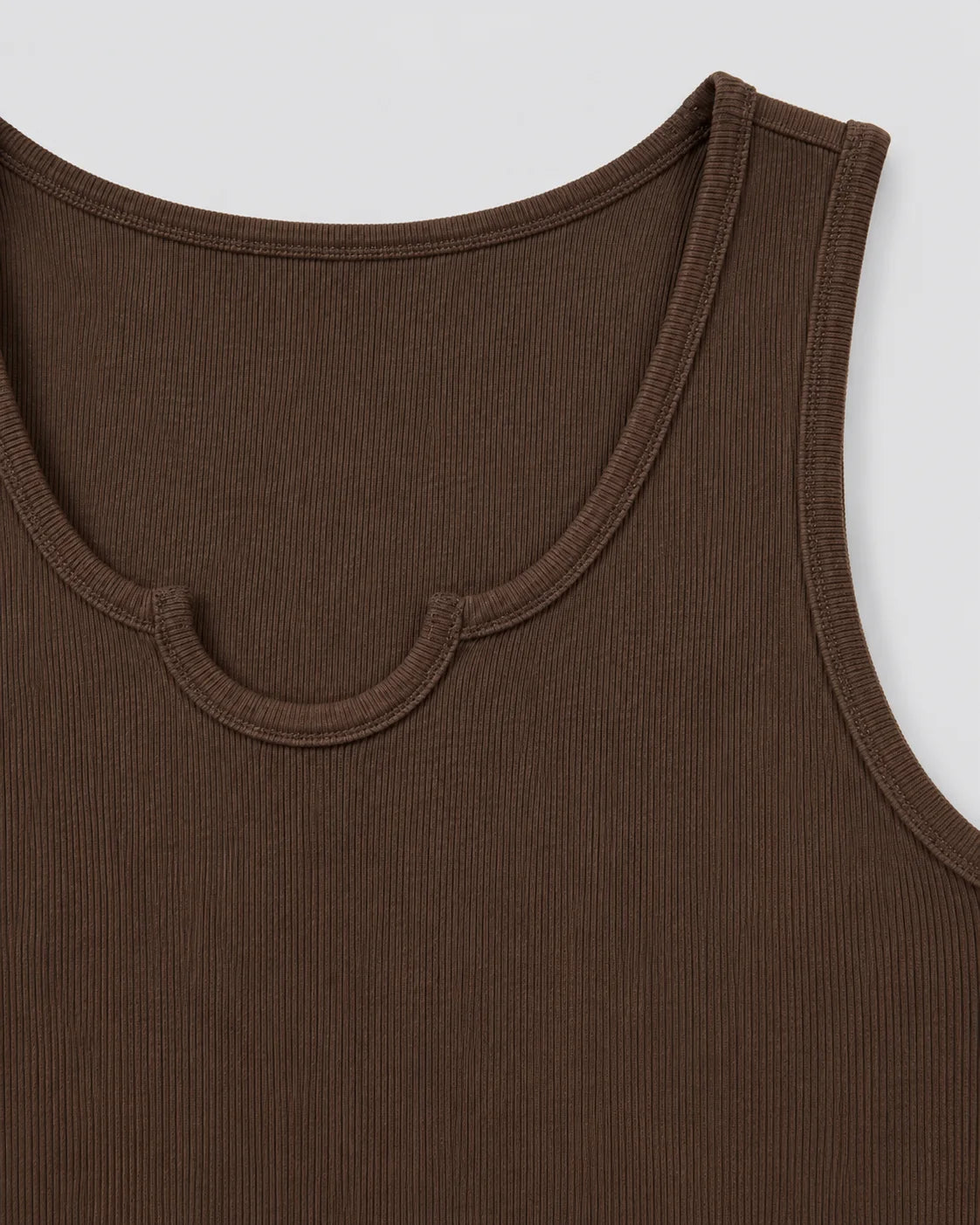 Camiseta U Marrón