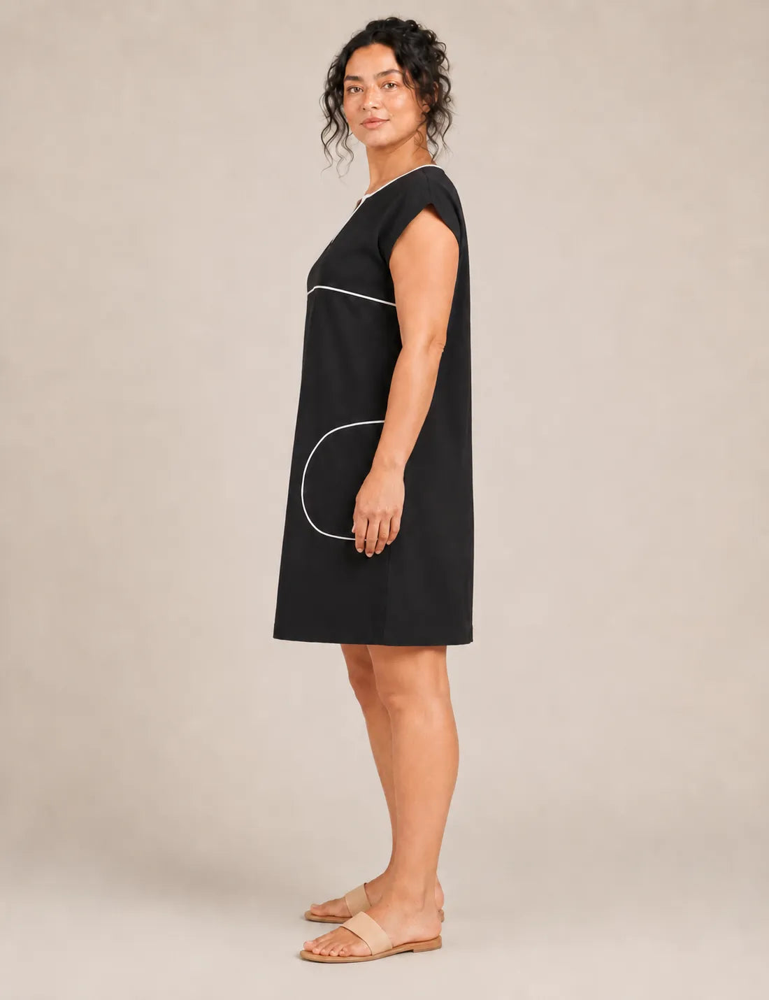 Vestido Negro Ribete Blanco