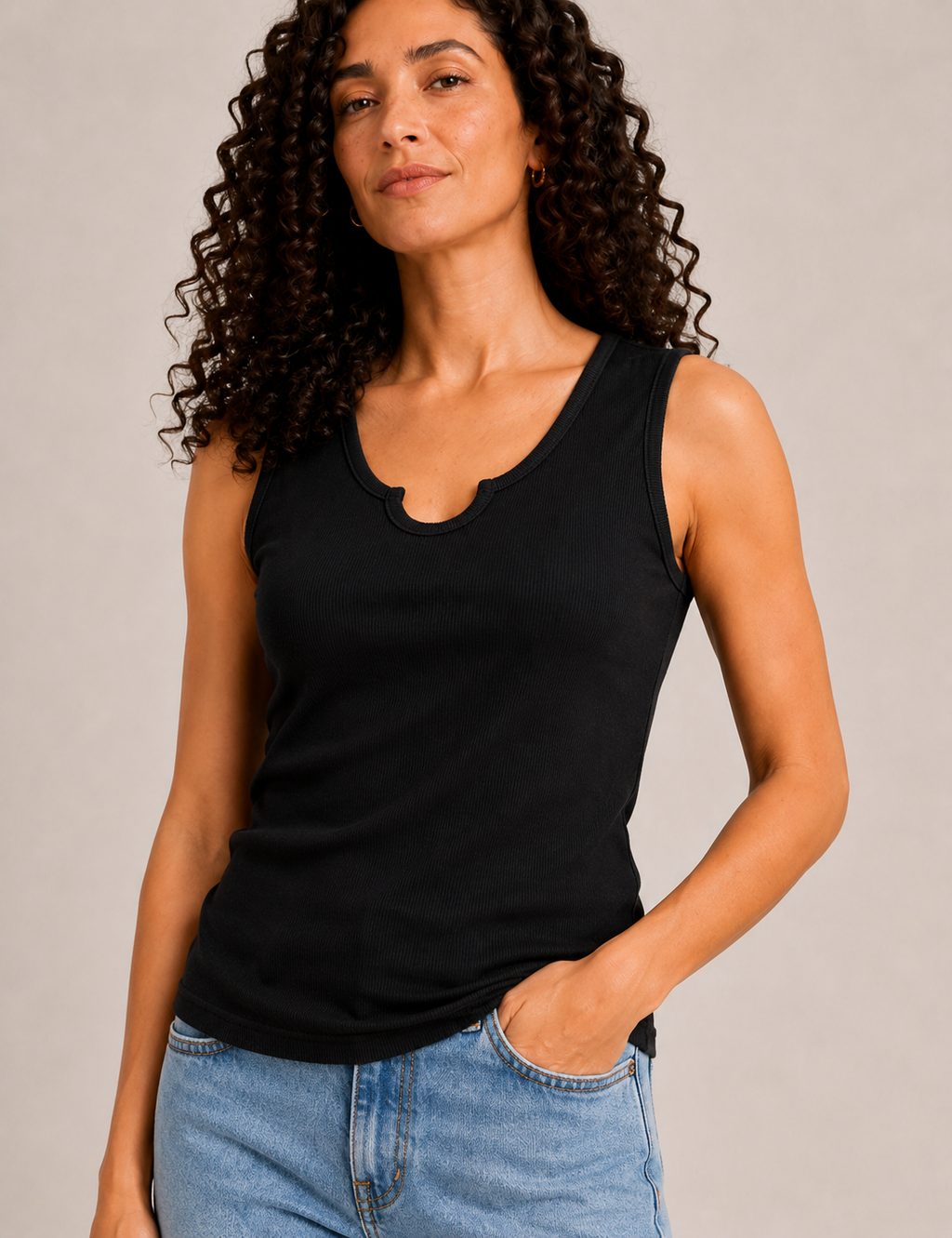 Camiseta U negra