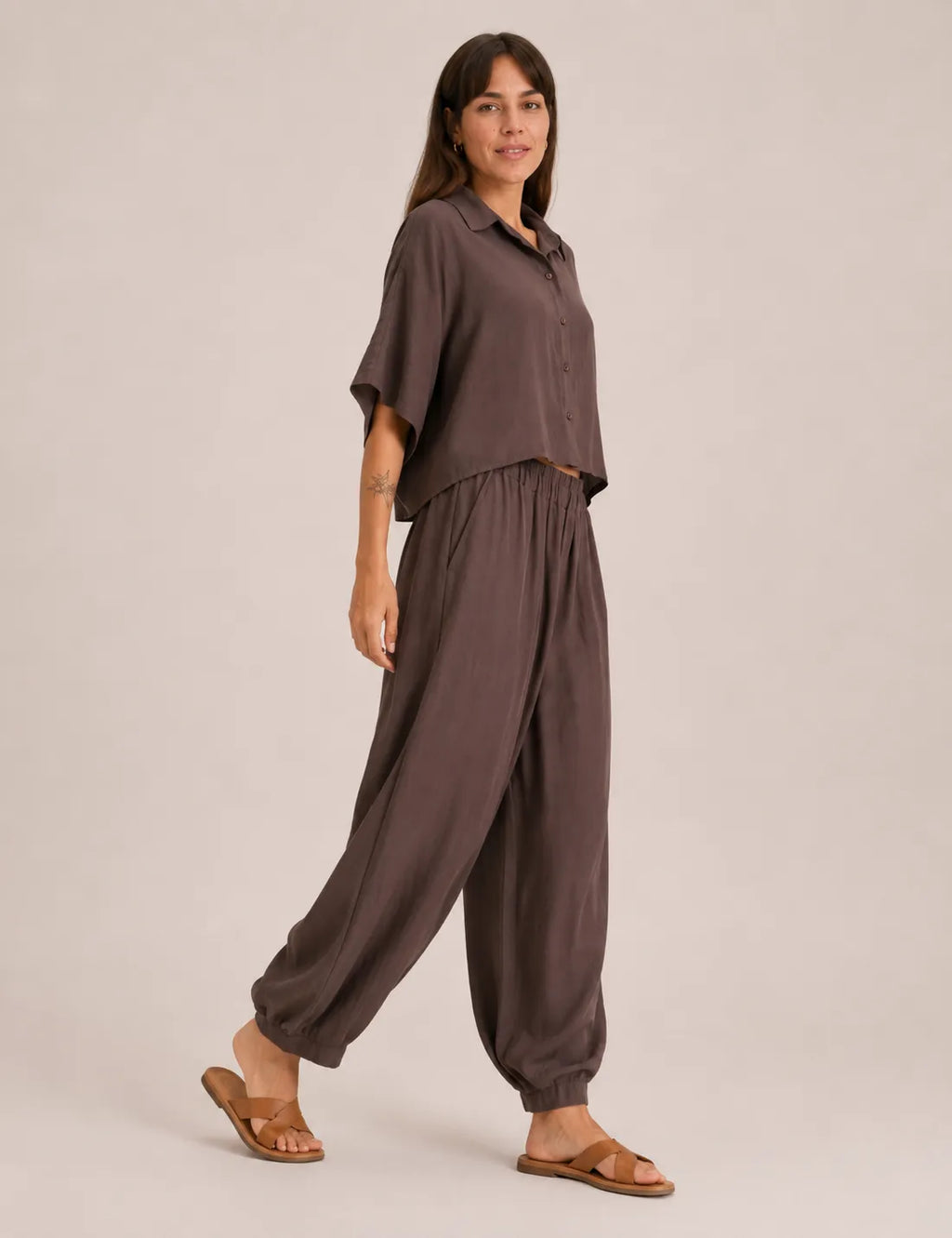 Camisa Crop Chocolate
