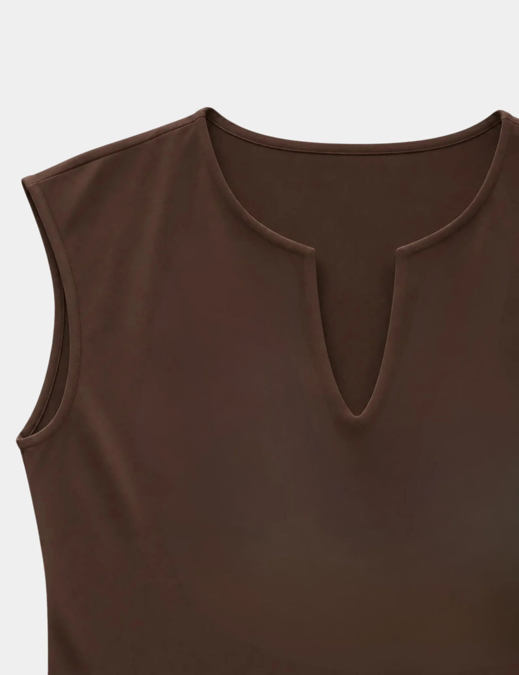 Camiseta Abertura Cuello Marrón